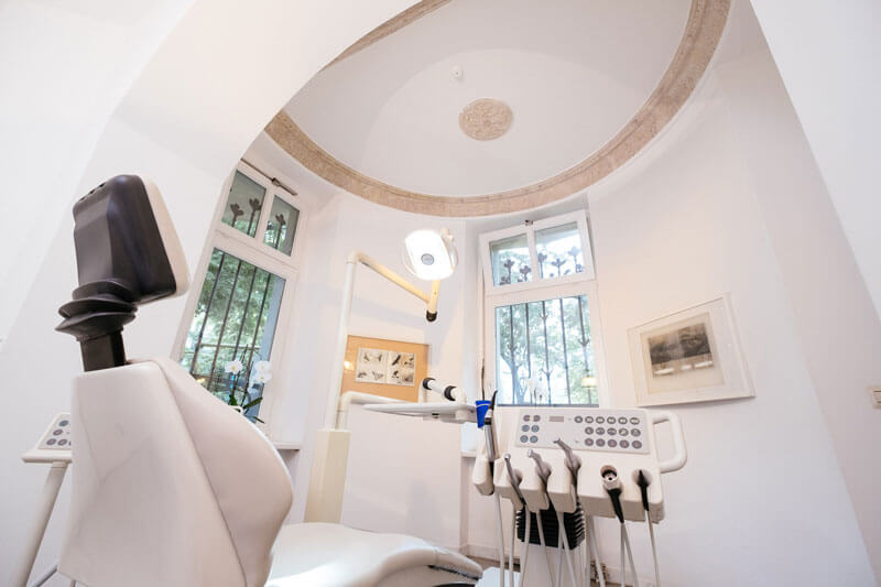 Behandlungszimmer in der Zahnartztpraxis Katerina Luyken in Grunewald