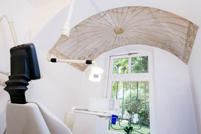 Behandlungszimmer in der Zahnartztpraxis Katerina Luyken in Grunewald