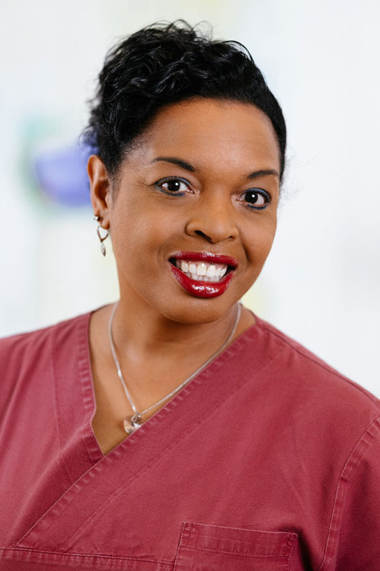  Elizabeth Aschert, Dentalhygienikerin in der Zahnartztpraxis Katerina Luyken in Grunewald